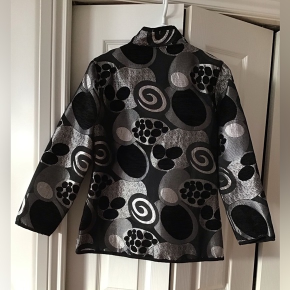 Black & Silver jacket (reverses to Sliver & Black) - Picture 4 of 4
